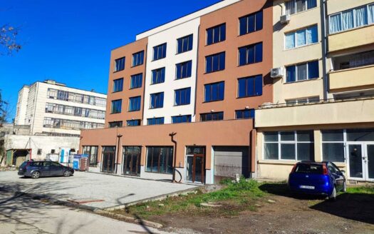 Търговско помещение на партерен етаж